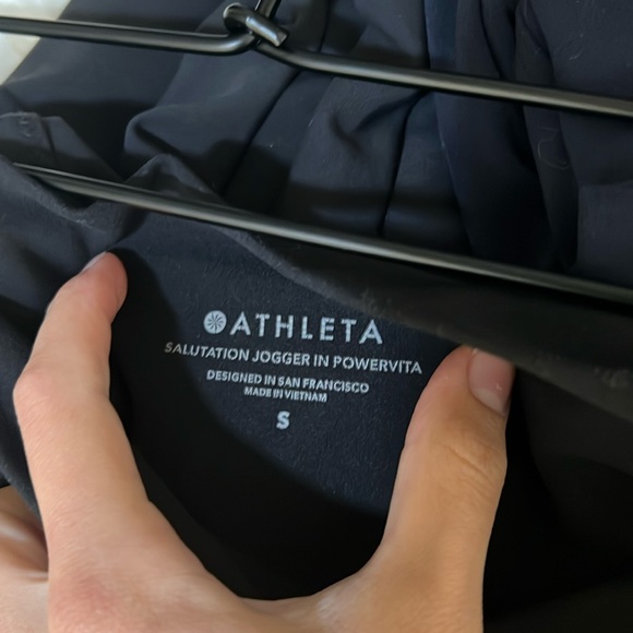 Athleta SALUTATION HIGH RISE JOGGER in black sz small little hair - Picture 3 of 7